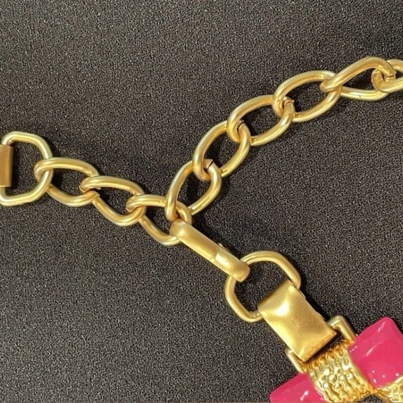 ESCADA Women’s Vintage Fuchsia Gold Tone Gift Box Chain Link Belt Made in Spain main image 9